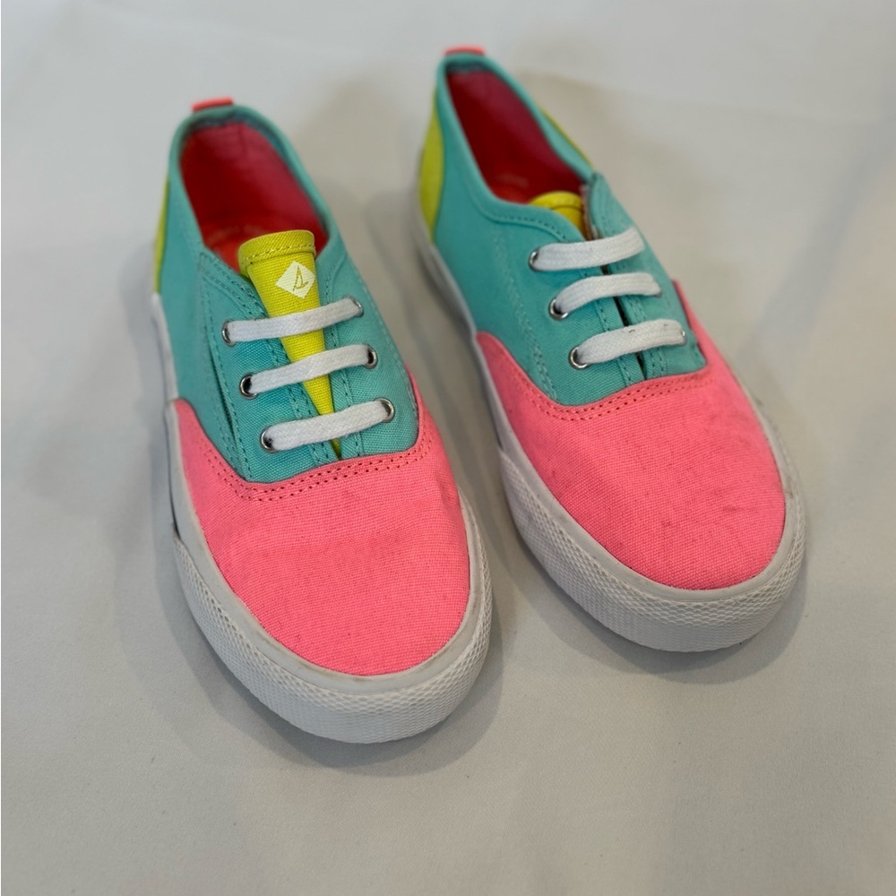 Sperry Pink and Blue Pier Wave Sneakers with Vibrant Color-Blocking